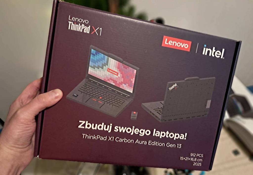 Laptop Lenovo z klocków - jeszcze w pudełku