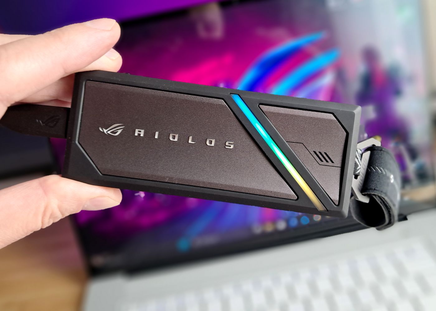 Szukasz wypasionej obudowy na SSD M.2? Oto ASUS ROG Strix Aiolos